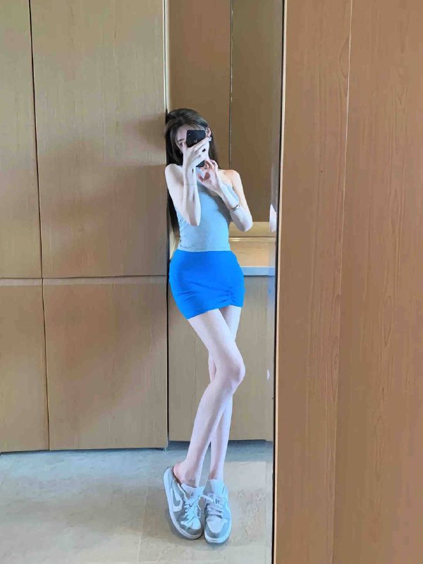 成都南航空姐✈️✈️✈️兼职学历本科：中国民用航空飞行学院CAFUC身高173体重50kg，04年🐻D大方得体，温柔端庄高学历，高情商纯欲风，女友范十足🌸这个世界很小，小到有幸伴您空中之旅🌸这个世界太大，大到珍惜与您的每次相遇