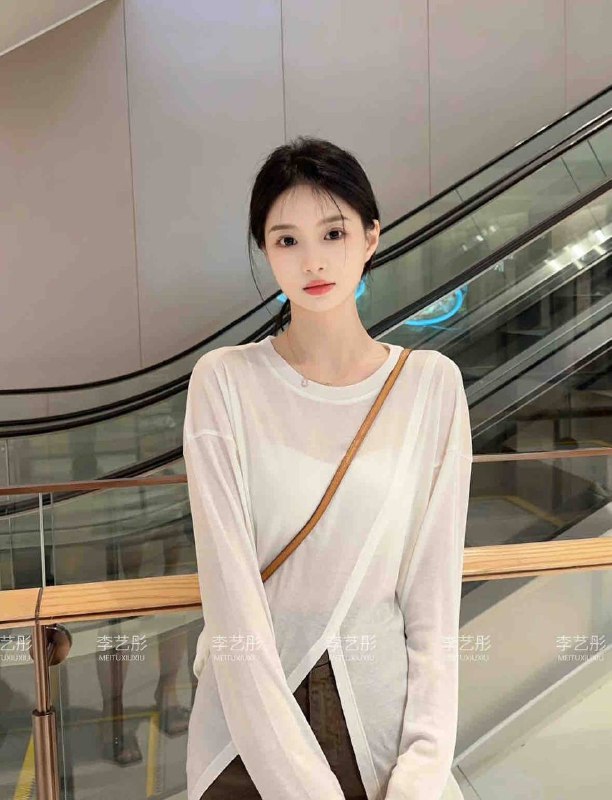 李艺彤🏠你的初戀情人𝗶𝗻𝗴...✨Age： 01年168cm-36DJob：川音学院大二在读