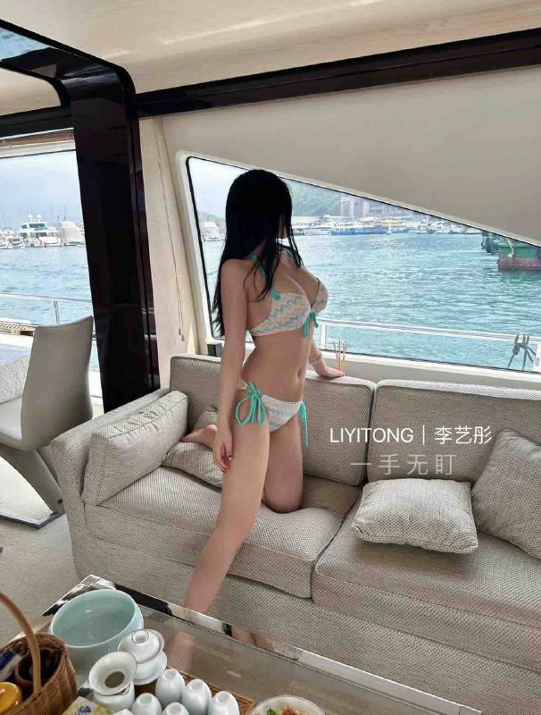 职业：平面模特 .（李艺彤🏠”随意指定对版）·身高：Height   175 E·体重：avoirdupois  47公斤·胸围：Bust D蓉城最美·高级女孩  没有风尘气   你值得拥有—————