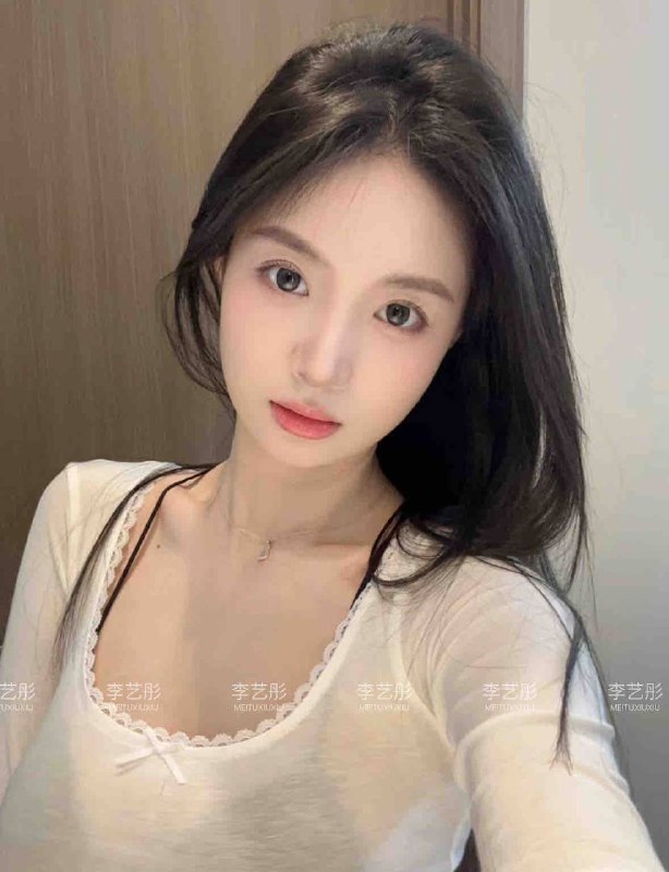 小彤  你的初戀情人𝗶𝗻𝗴...✨Age： 01年168cm-36DJob：川音学院大二在读