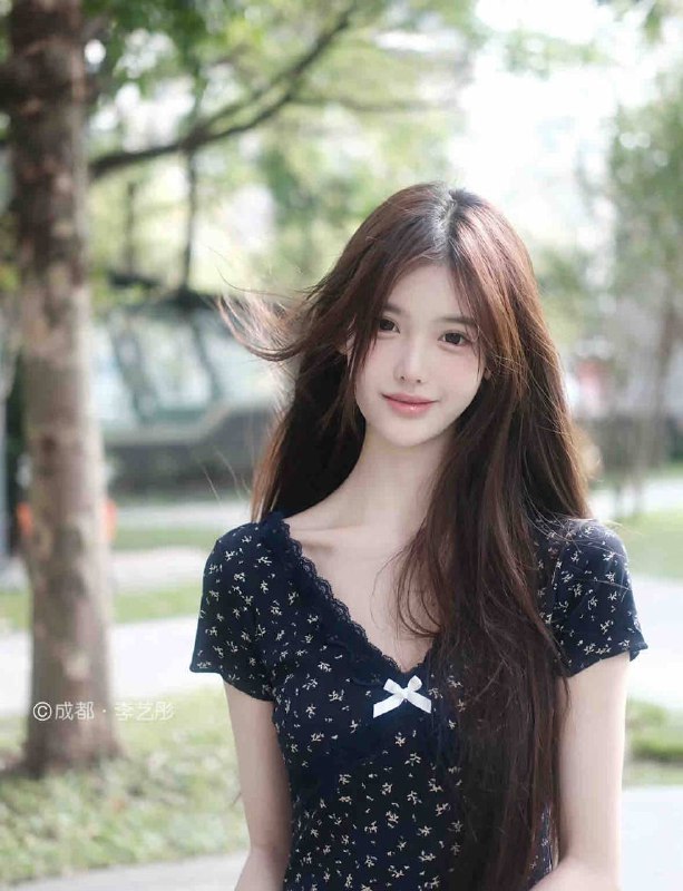成都/艺术学院（兼职）169c真实02在读大学生李艺彤🏠高素質 肤白细腰 談吐優雅👛高級気質ホワイトカラー⛅⛅⛅⛅短期停留拍摄   颜值气质极佳