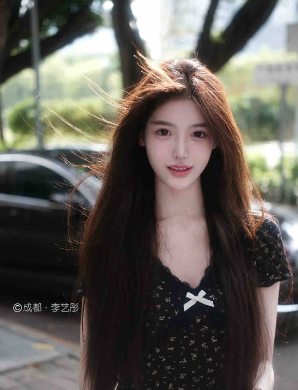 成都/艺术学院（兼职）169c真实02在读大学生李艺彤🏠高素質 肤白细腰 談吐優雅👛高級気質ホワイトカラー⛅⛅⛅⛅短期停留拍摄   颜值气质极佳