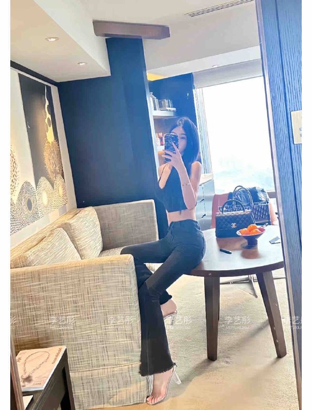 职业：平面模特 .（李艺彤🏠”随意指定对版）·身高：Height   175 E·体重：avoirdupois  47公斤·胸围：Bust D蓉城最美·高级女孩  没有风尘气   你值得拥有