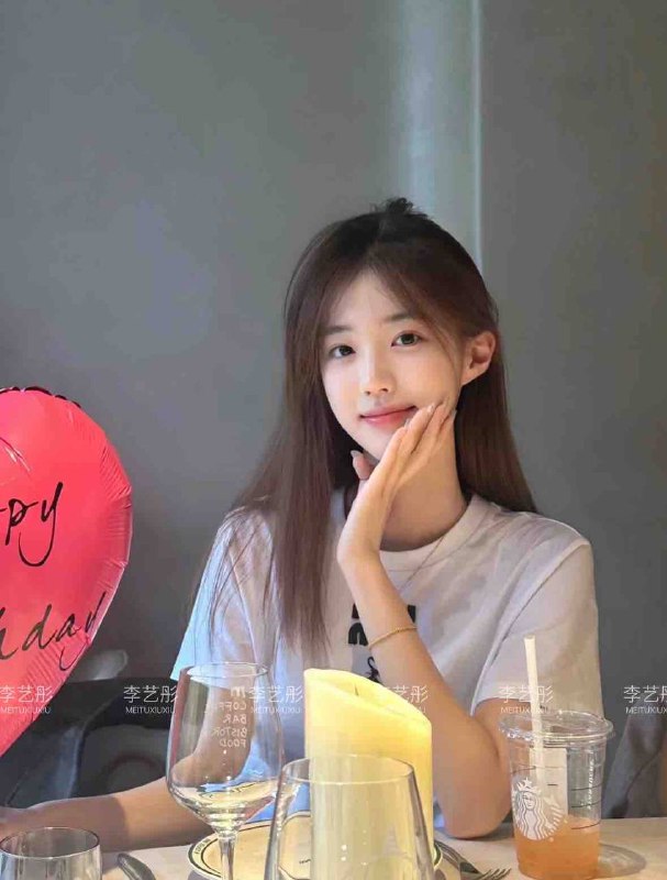 成都·最美甜妹（极致享受）✿ 在读学生  持证上岗✿ 五官精致  皮肤光滑  细腻❄️白✿ 服务极佳  敏感体质  配合度高✿↕️粉嫩    天然🈚️整  童颜巨乳✿ 古灵精怪  小巧玲珑  服务超👍年龄：02年净高:   172cm体重:   45kg罩杯:   天然D-cup 成都·李艺彤🏠🔅私处会吸会夹给予极致享受🔆