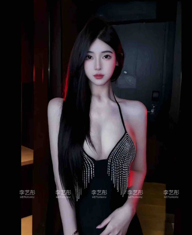 职业：平面模特 .（李艺彤🏠”随意指定对版）·身高：Height   175 E·体重：avoirdupois  47公斤·胸围：Bust D蓉城最美·高级女孩  没有风尘气   你值得拥有