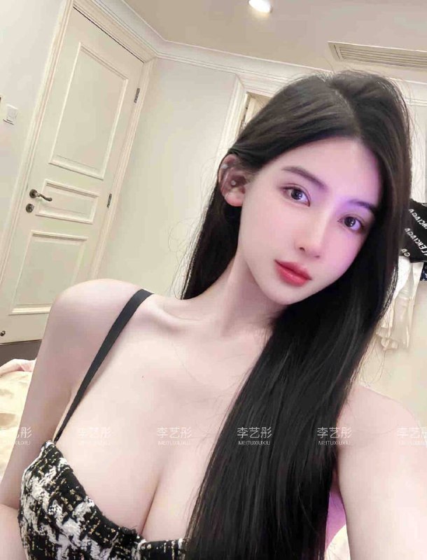 职业：平面模特 .（李艺彤🏠”随意指定对版）·身高：Height   175 E·体重：avoirdupois  47公斤·胸围：Bust D蓉城最美·高级女孩  没有风尘气   你值得拥有