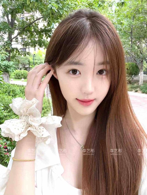 成都·最美甜妹（极致享受）✿ 在读学生  持证上岗✿ 五官精致  皮肤光滑  细腻❄️白✿ 服务极佳  敏感体质  配合度高✿↕️粉嫩    天然🈚️整  童颜巨乳✿ 古灵精怪  小巧玲珑  服务超👍年龄：02年净高:   172cm体重:   45kg罩杯:   天然D-cup 成都·李艺彤🏠🔅私处会吸会夹给予极致享受🔆