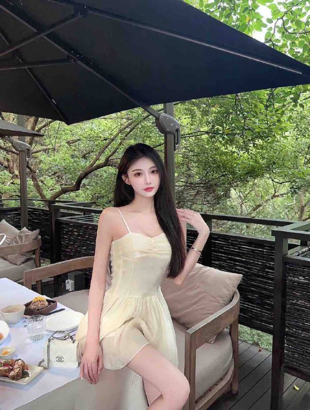 成都❤️人夏夏首次下水刚破C00年 清纯甜美🥢腿真实在校生，无不良嗜好 172E全身雪白三点粉🈚纹身 ！五官立体，身段佳天然无整超级纯，甜美可爱🉑蛇纹 69 制服丝袜声甜体柔，期待与您相见