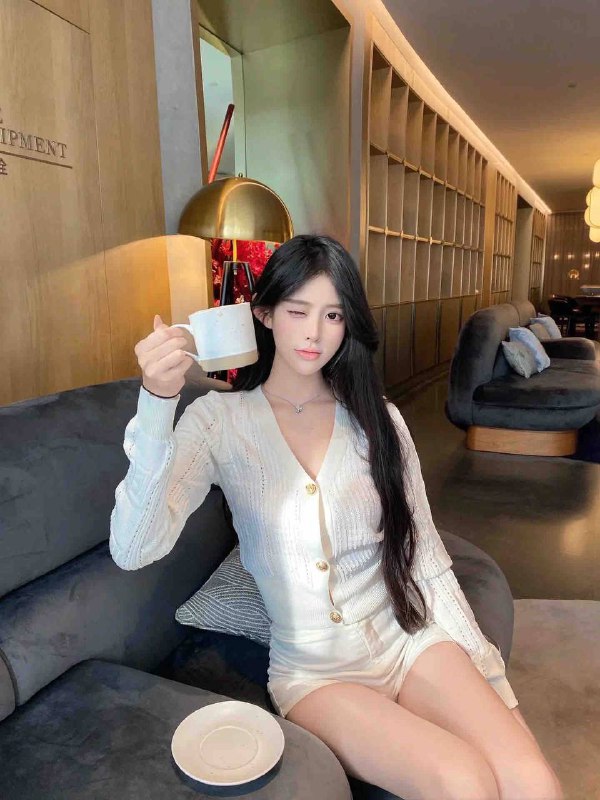 净173，48kg，C。新人不定期纯兼职。纯欲 不抽烟无纹身 只接高素质K  乖巧懂事  温柔体贴  气质款   穿着得体  身体柔软  解锁各种姿势