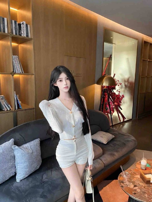 净173，48kg，C。新人不定期纯兼职。纯欲 不抽烟无纹身 只接高素质K  乖巧懂事  温柔体贴  气质款   穿着得体  身体柔软  解锁各种姿势