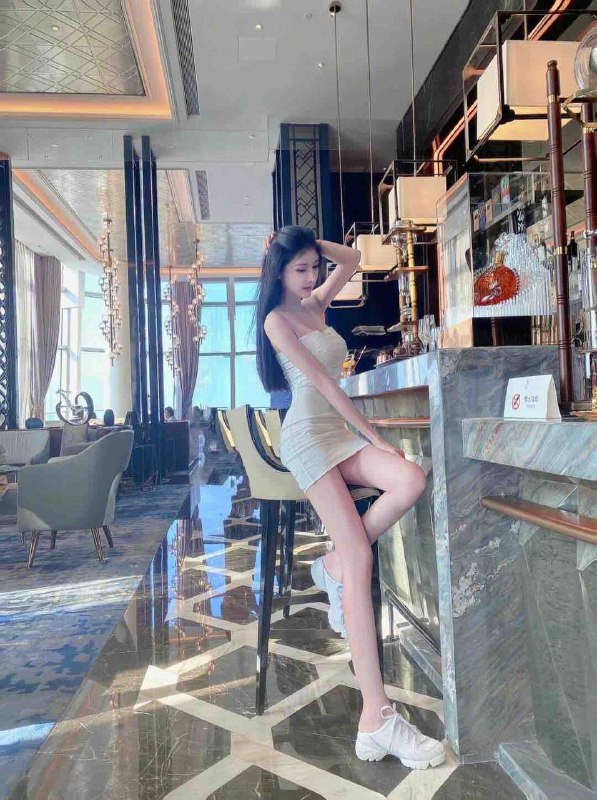 成都❤️人夏夏首次下水刚破C00年 清纯甜美🥢腿真实在校生，无不良嗜好 172E全身雪白三点粉🈚纹身 ！五官立体，身段佳天然无整超级纯，甜美可爱🉑蛇纹 69 制服丝袜声甜体柔，期待与您相见