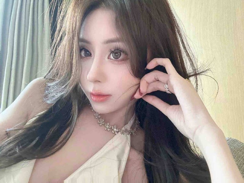 碧玺 大蜜 网红款胸围Bust:🐻36c身高  Height:  170cm体重Weight:  96kg年龄 Date of birth：01年