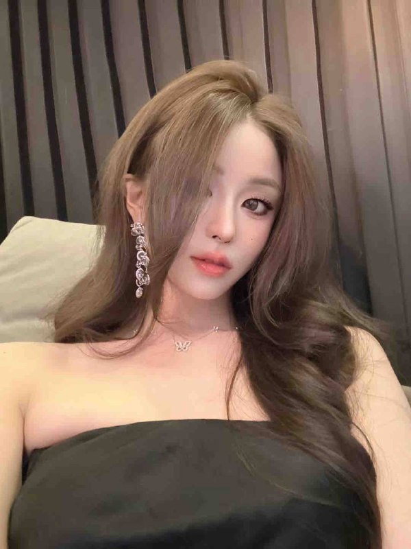 碧玺 大蜜 网红款胸围Bust:🐻36c身高  Height:  170cm体重Weight:  96kg年龄 Date of birth：01年