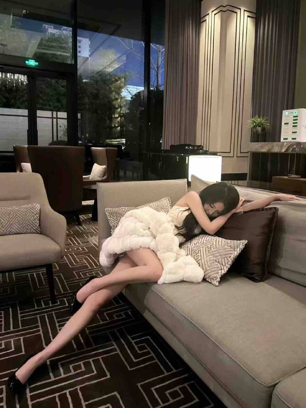 成都小网红新人报到第一次↓06/170/45kg🐻C W质量纯欲 只接高素质K  乖巧懂事  温柔体贴  气质款   穿着得体  身体柔软  解锁各种姿势 百分百配合  能遇见全凭缘分👗交流大群：@AnnaGJ168