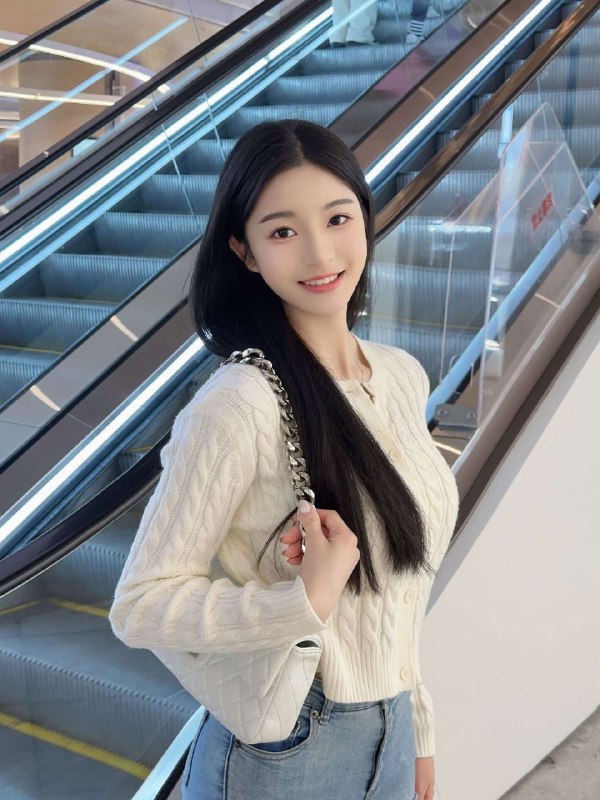 #重庆水原希子• 在校大学生👩🏻‍🎓03• 素颜喜神 五官精致•皮肤嫩滑 上下粉嫩 可验证🎬性格好真人包验包拿好评👍