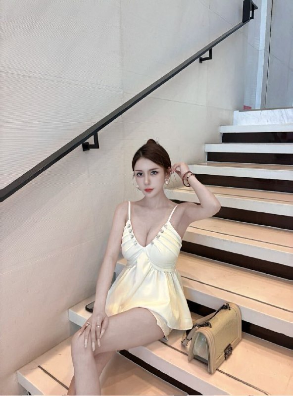 #重庆水原希子御姐骚米身高👠165，体重43kg，🐻D➕，25岁平面模特身材比例超级好，前凸后翘，皮肤白，（喜欢大骨架的勿扰，本人属于小巧型）❤️服务：陪浴，69，舌吻💋，🚗震，🐻推，双飞，情趣丝袜👏喜欢有素质的哥哥，事不多的，御姐求征服