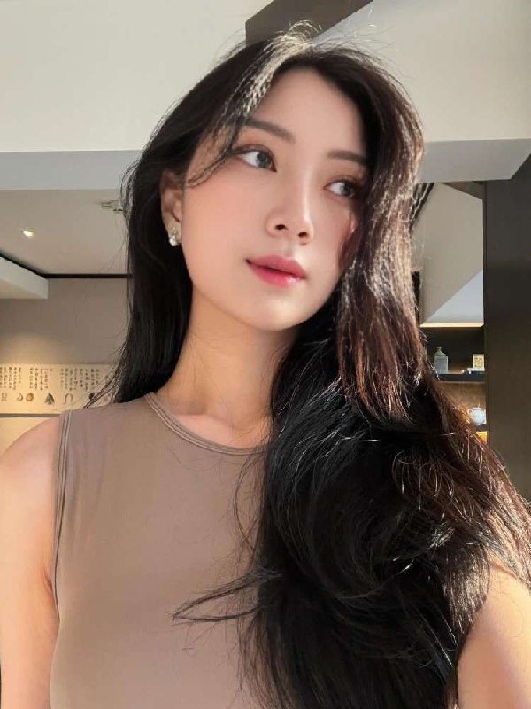 #重庆水原希子极品御姐，🦜条件3起短期兼职担任过顶级超跑车展御用车模💒• 𝐇𝐞𝐢𝐠𝐡𝐭身高/171          • 𝐖𝐞𝐢𝐠𝐡𝐭体重/5 0kg• 𝐁𝐮𝐬𝐭胸围/真实C          •  Age年龄/02年✿ 配合度高 好评必选 前凸后翘🍑✿ 无纹身 皮肤雪白 牛奶肌肤✿ 本人时尚洋气网红款 高端大气无风尘， 三点粉 看照如见本人，0差距✿铭感体质一碰就出氵 服务好，不催人