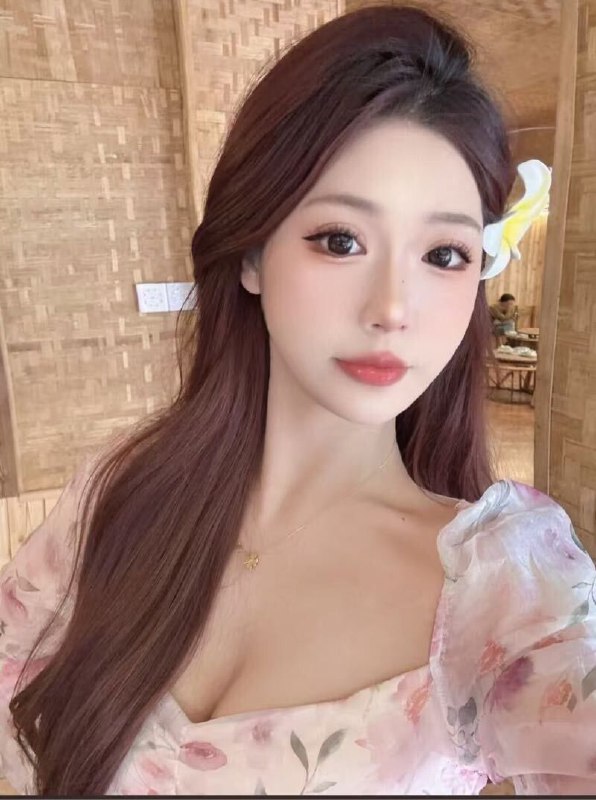 #重庆水原希子🦜⁵碧玺ꪝ人照对版05年高白纯       身高17369，蛇吻，制服，丝袜，天然0整，敏感体质，一碰出水，上下粉嫩，浑身雪白