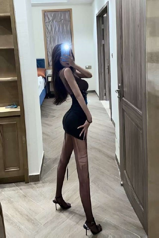 #重庆水原希子身高167        年龄25    体重43kg🐻C➕卫校毕业，做过几年护士工作，无不良嗜好，无纹身，性格外向，性感，骚，御姐求征..娇小玲珑，适合抱着玩耍，🉑️🐍😘，6/9.👄爆，3P/4P，声浪刺激，自带情趣制服和各种颜色丝袜诱惑，不催不事，百分百配合！