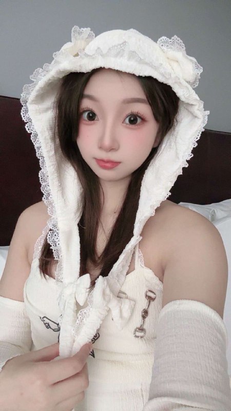 #重庆水原希子🎤05年 真实大四艺术生在读 100%纯天然无整🎀爱好才艺---瑜伽 游泳 舞蹈 油画极品🥢🦵💧酒杯腿腿长腰细 三点超粉 紧致💧多女友感