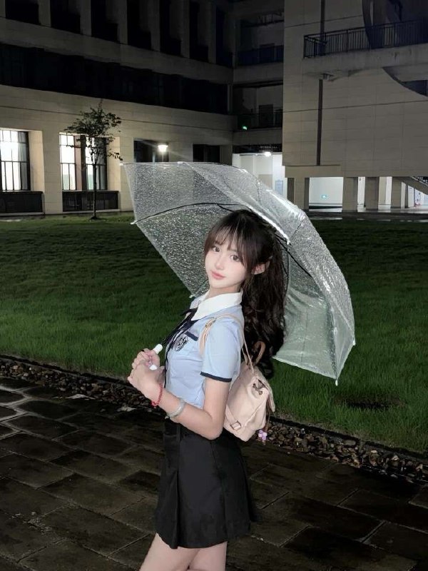 #重庆水原希子夹子纯欲瘦，小公主👸皮肤雪白透粉，身材好，瘦小会撒娇哦.• 身高/Height 168cm胸围/Bust C• 年龄：真实05年 体重/89斤🥢筷子腿我踏月而来，只因你在山中19岁🈴髪女友、喜胖勿扰