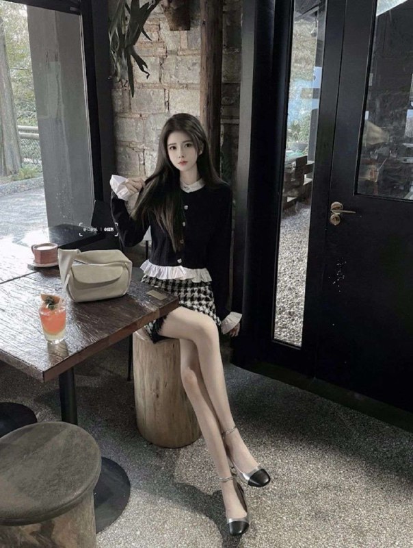 重庆水原希子💖人上线！00年167C，在校生兼职，重庆妹子，，身体雪白嫩滑,三点👙,温柔乖巧懂事,可素颜见课,💗待客如初恋男友，配合度高🌸🌸🌸🌸