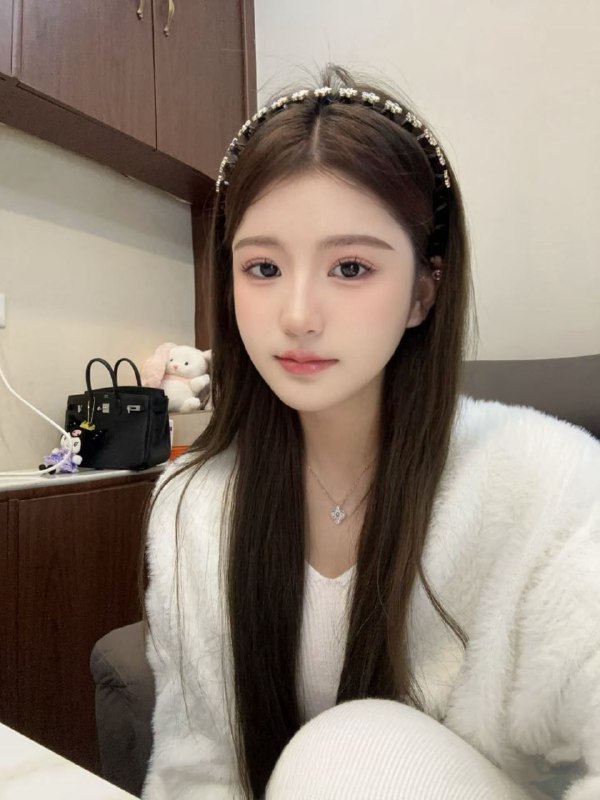 #重庆水原希子💖人上线！00年167C，在校生兼职，重庆妹子，，身体雪白嫩滑,三点👙,温柔乖巧懂事,可素颜见课,💗待客如初恋男友，配合度高🌸🌸🌸🌸