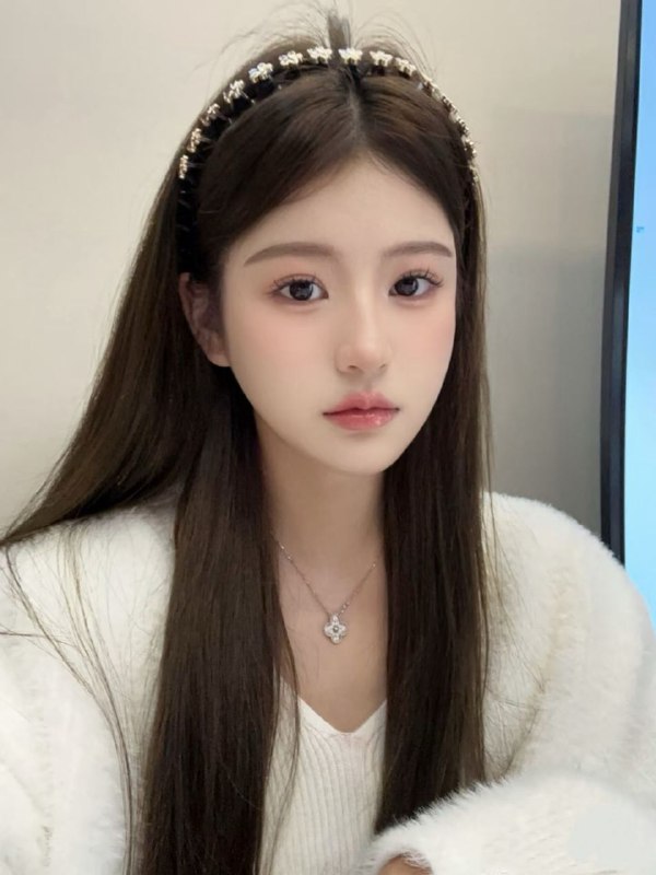 #重庆水原希子💖人上线！00年167C，在校生兼职，重庆妹子，，身体雪白嫩滑,三点👙,温柔乖巧懂事,可素颜见课,💗待客如初恋男友，配合度高🌸🌸🌸🌸