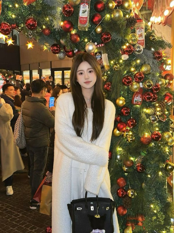 #重庆水原希子💖人上线！00年167C，在校生兼职，重庆妹子，，身体雪白嫩滑,三点👙,温柔乖巧懂事,可素颜见课,💗待客如初恋男友，配合度高🌸🌸🌸🌸