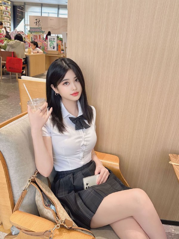 #重庆水原希子•Height身高172 •Weight体重/50kgBust胸围/胸F •Age 年龄/00💗不事不催 待课如男友💗清纯纯欲款 初恋女友感💗纯天然零整容 皮肤雪白干净💗乖巧听话 性格超好💗高情商 主打服务