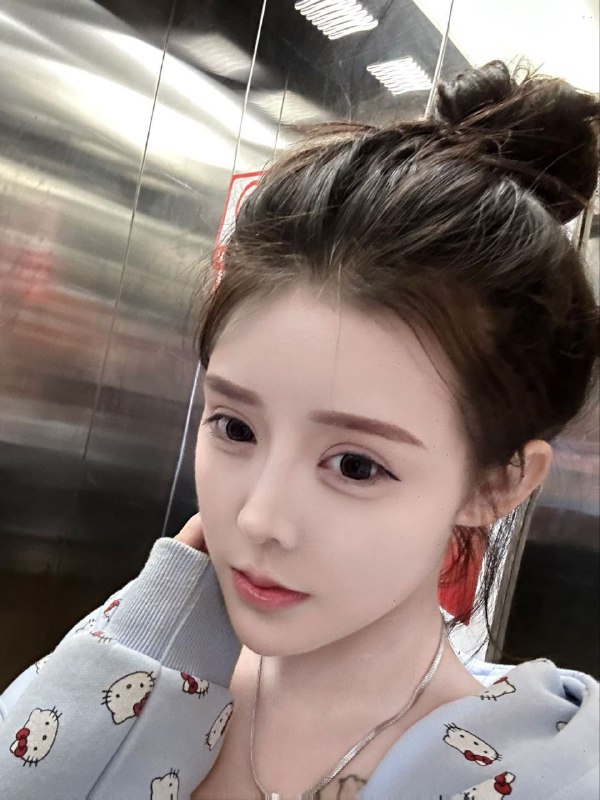 #重庆水原希子新人极品萝莉🔹05年-164 D罩杯，19岁🔹牛奶肌 皮肤雪白乖巧听话🉑69🉑舌吻🔹清纯甜美可爱 全身紧致👗🔹温柔大方 配合度极高 期待与哥哥相会🔹刚下水的小妹妹 兼职短开 一个导不认识𝓈𝑜𝓂𝑒𝓉𝒽𝒾𝓃𝑔  ◡̈  ◡̈   ｜❀     你的初戀