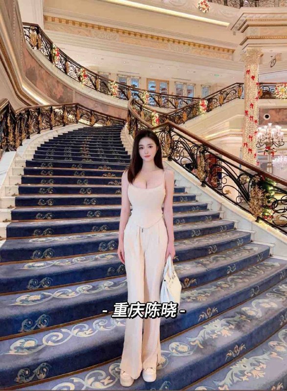 极品🎬174E  性格温柔丰乳肥臀 皮肤雪白🔥好不事丝袜制服诱惑🉑甜可艳