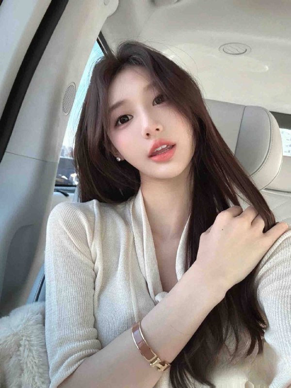 重庆健身达人可一字马🤍纯⭕外 高素質🤍身高170D楊柳細腰筷子腿🤍98年  硬W條件🤍穿着时尚大牌  皮肤雪白  婀娜多姿🤍可纯可欲 可盐可甜  真人真照🤍温柔随和  高端大气谈吐優雅