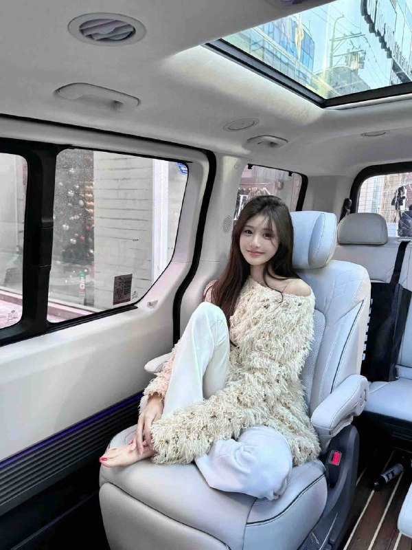 重庆健身达人可一字马🤍纯⭕外 高素質🤍身高170D楊柳細腰筷子腿🤍98年  硬W條件🤍穿着时尚大牌  皮肤雪白  婀娜多姿🤍可纯可欲 可盐可甜  真人真照🤍温柔随和  高端大气谈吐優雅