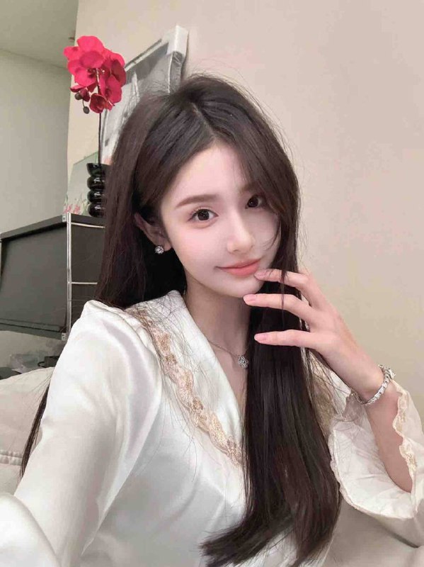 重庆健身达人可一字马🤍纯⭕外 高素質🤍身高170D楊柳細腰筷子腿🤍98年  硬W條件🤍穿着时尚大牌  皮肤雪白  婀娜多姿🤍可纯可欲 可盐可甜  真人真照🤍温柔随和  高端大气谈吐優雅