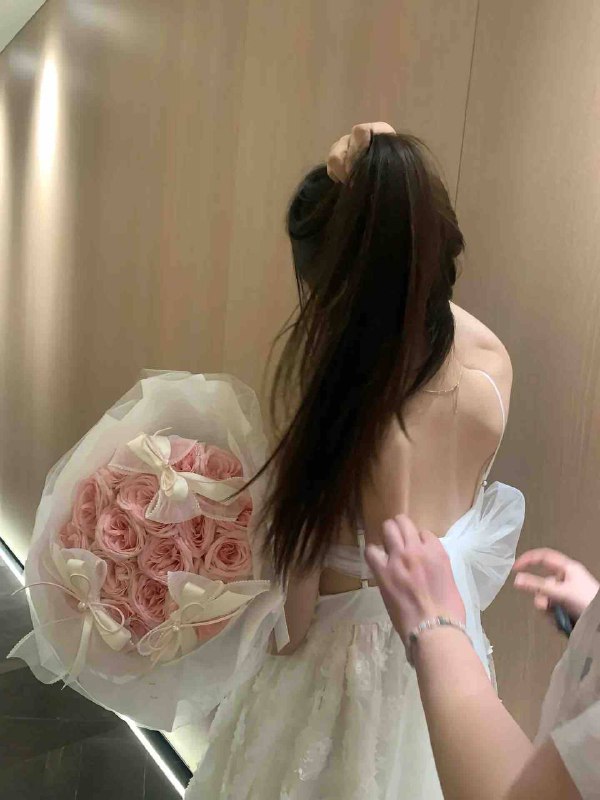 ⭐️04年👠170CM  45kg🐻D天然无整⭐️性格温婉 嘴甜会哄 带客如初恋⭐️欢迎老板调教 不可多得的极品