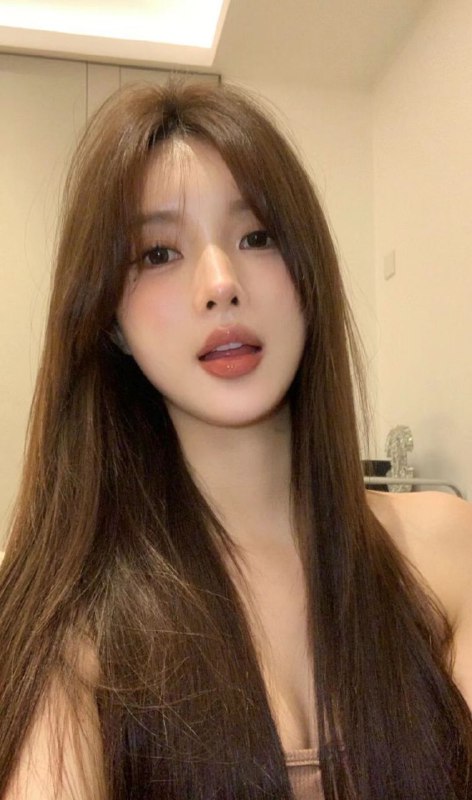 #重庆水原希子🏠•❤️无整高级脸•❤️𝐇𝐞𝐢𝐠𝐡𝐭  173cm. 𝐁𝐮𝐬𝐭  C• 𝐀𝐠𝐞   05年•❤仙女本仙   偶尔兼职低素质勿扰⚠️真实大学生可看学生证，可查学信网