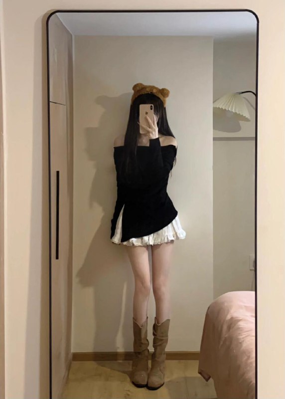 #重庆水原希子首次下水刚破C真实05年 清纯甜美🥢腿真实在校生，无不良嗜好 165C全身雪白三点粉 ！五官立体，身段佳天然无整超级纯，甜美可爱🉑69 制服丝袜声甜体柔，期待与您相见