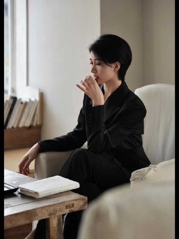 #重庆水原希子首次兼职🤍168cm 98年 s身材筷子腿😋马甲线 翘臀  你想要的全都🈶🤍全身雪白 皮肤软滑Q弹 光滑婴儿肌🤍毫无风尘味，温柔似水，绝佳女友👉白虎，🉑一字马.ST潮P👈