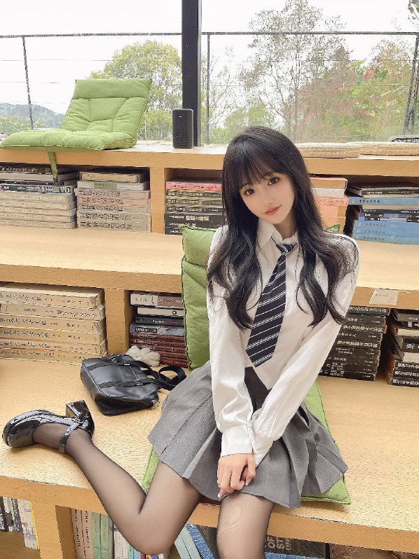 #重庆水原希子首开❤人 兼职  川妹   03𝗗𝗮𝘁𝗲：❶7️⃣2️⃣/ D𝗦𝗰𝗵𝗼𝗼𝗹：武汉 音乐学院𝗞𝗲𝘆𝘄𝗼𝗿𝗱：88斤 · 邻家粉白 ·素颜 · Jk这个世界上美好的事情不多，立秋傍晚河对岸吹来的风，和笑起来甜的要命的女孩