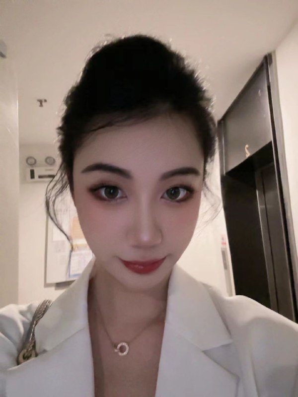 重庆真实在飞空乘，支持一切查验可跟飞，光脚171，天然d，23岁，重庆人