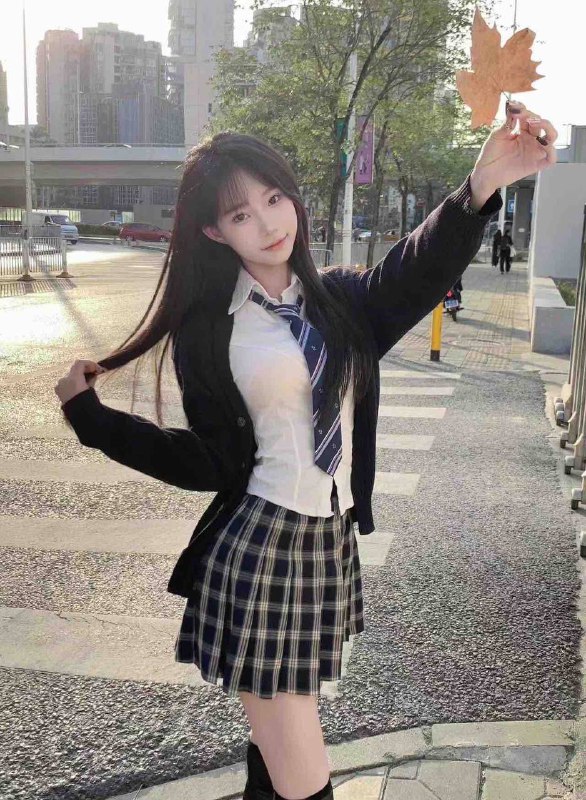 重庆章若楠🏠Age年龄：05•Height净身高：169•Bust胸围：大D•Occupation职业：准大学生•爱好：阅读、绘画、健身、旅行、竞技等•特长①： 青春的body1. 雪白紧致细滑的皮肤2. 高耸坚挺的大🐻青春无敌3. 紧致弹性的欧美蜜汁翘🍑囤•特长②：有趣的灵魂1. 兴趣爱好广泛2. 生活简单有趣3. 热爱生活且有态度