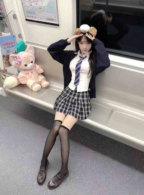 重庆章若楠🏠Age年龄：05•Height净身高：169•Bust胸围：大D•Occupation职业：准大学生•爱好：阅读、绘画、健身、旅行、竞技等•特长①： 青春的body1. 雪白紧致细滑的皮肤2. 高耸坚挺的大🐻青春无敌3. 紧致弹性的欧美蜜汁翘🍑囤•特长②：有趣的灵魂1. 兴趣爱好广泛2. 生活简单有趣3. 热爱生活且有态度