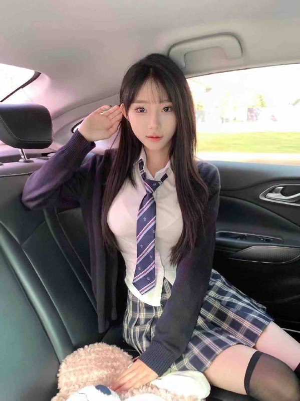 重庆章若楠🏠Age年龄：05•Height净身高：169•Bust胸围：大D•Occupation职业：准大学生•爱好：阅读、绘画、健身、旅行、竞技等•特长①： 青春的body1. 雪白紧致细滑的皮肤2. 高耸坚挺的大🐻青春无敌3. 紧致弹性的欧美蜜汁翘🍑囤•特长②：有趣的灵魂1. 兴趣爱好广泛2. 生活简单有趣3. 热爱生活且有态度