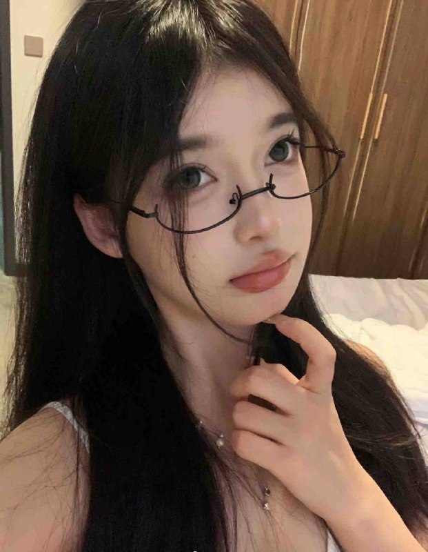 重庆水原希子🉑🍵学信网兼职学生身高172体重96年龄02真实在校大学生假期兼职，纯欲天花板有真实学生证可查学信网性格开朗，温柔耐心，不催不事