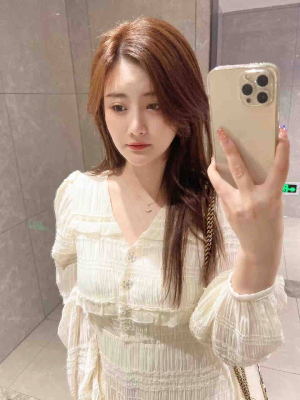 重庆胖虎🏠𝐇𝐞𝐢𝐠𝐡𝐭身高 170𝐖𝐞𝐢𝐠𝐡𝐭体重/46Kg𝐁𝐮𝐬𝐭胸围/C天然无隆💯𝐀𝐠𝐞年龄/00年在职模特短暂兼职，人美声甜，紧致多汁。脾气好高素质没有烟尘气🉑🐍吻，🉑⑥⑨。