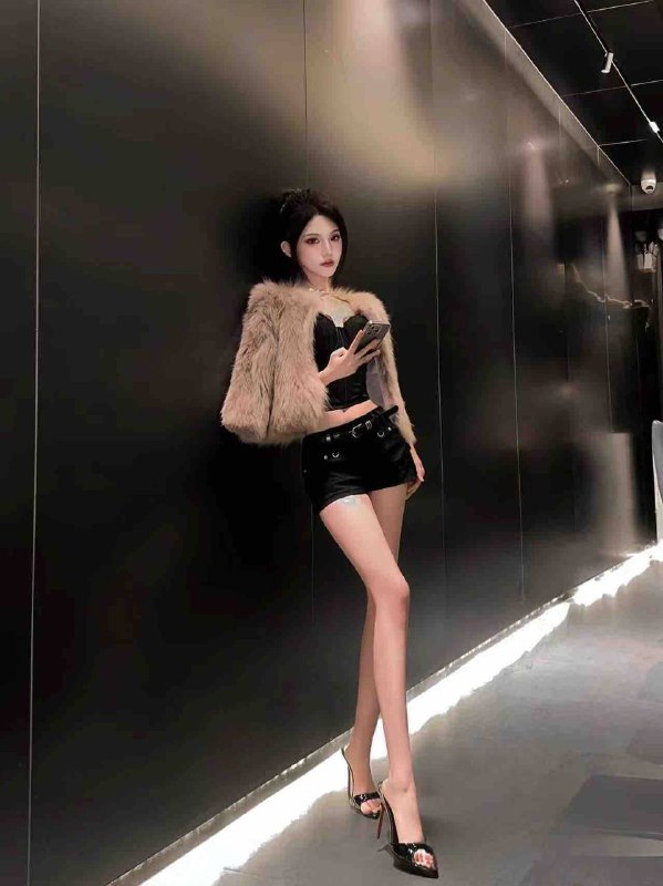 身高：172年纪：02胸围：36E体重：53kg肤色：雪白T台模特 高冷 气质御姐范儿 高素质🥢腿（有纹身 花臂）