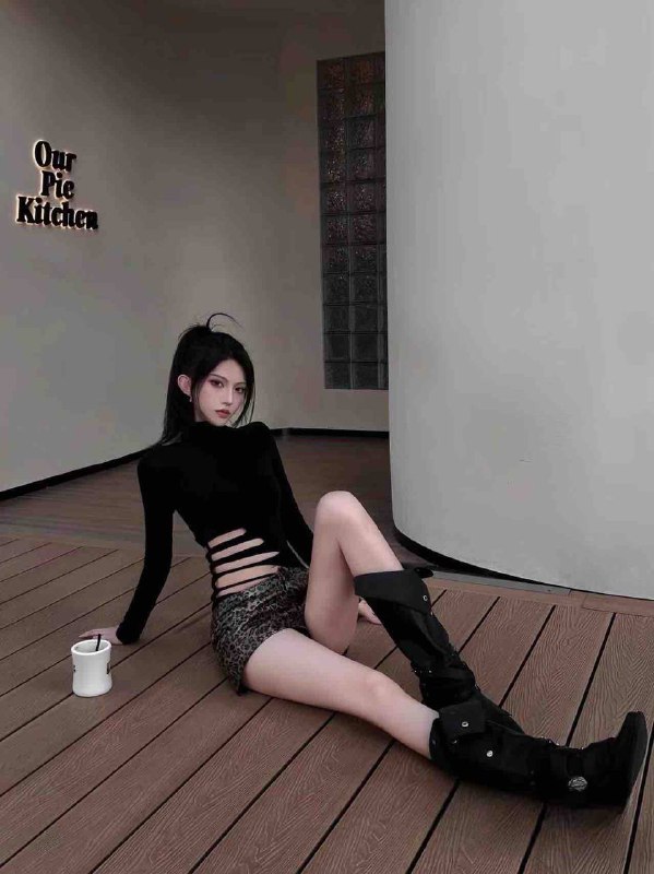 身高：172年纪：02胸围：36E体重：53kg肤色：雪白T台模特 高冷 气质御姐范儿 高素质🥢腿（有纹身 花臂）