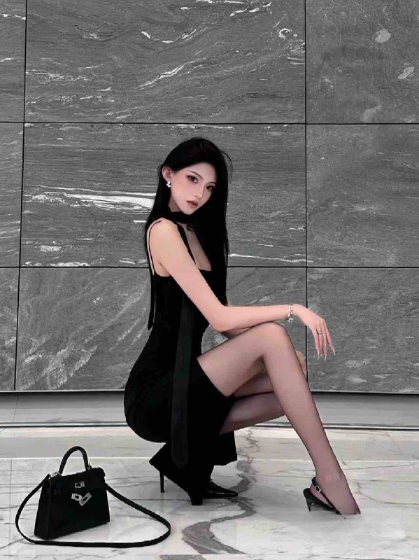 身高：172年纪：02胸围：36E体重：53kg肤色：雪白T台模特 高冷 气质御姐范儿 高素质🥢腿（有纹身 花臂）