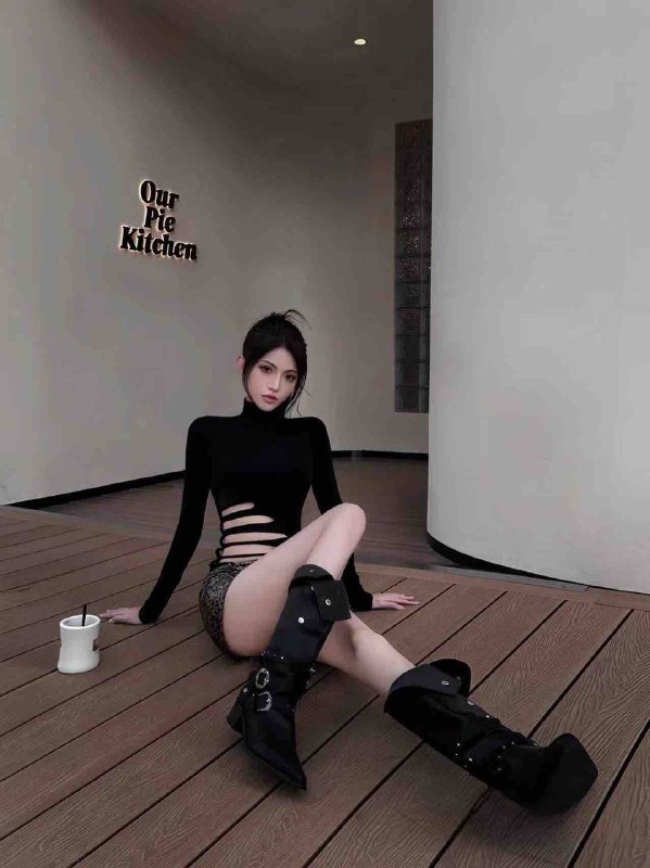 身高：172年纪：02胸围：36E体重：53kg肤色：雪白T台模特 高冷 气质御姐范儿 高素质🥢腿（有纹身 花臂）